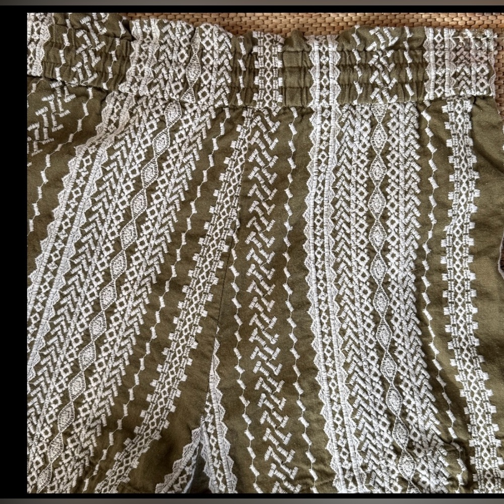 House of Harlow 1960 Boho Embroidered Tassel Shorts Olive Small - Picture 3 of 4
